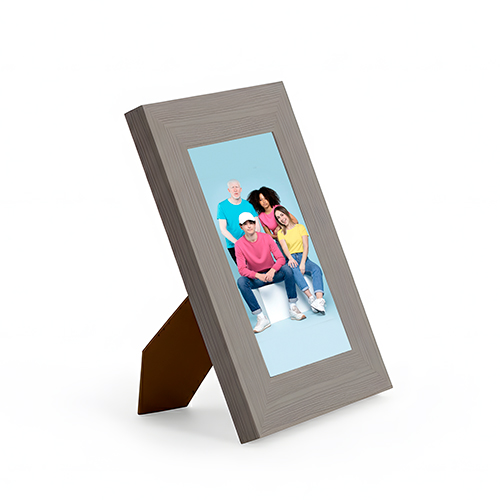 Porta Retrato para foto 10x15, ideal para mesas e superficies planas, foto em Couchê Incluída

Possui moldura em PVC, visor em folha de acetato, fundo em MDF e travas metálicas

Altura :  20,2 cm

Largura :  15 cm

Espessura :  1,5 cm

Medidas aproximadas para gravação (CxL):  1,5 cm x 8 cm



18989
